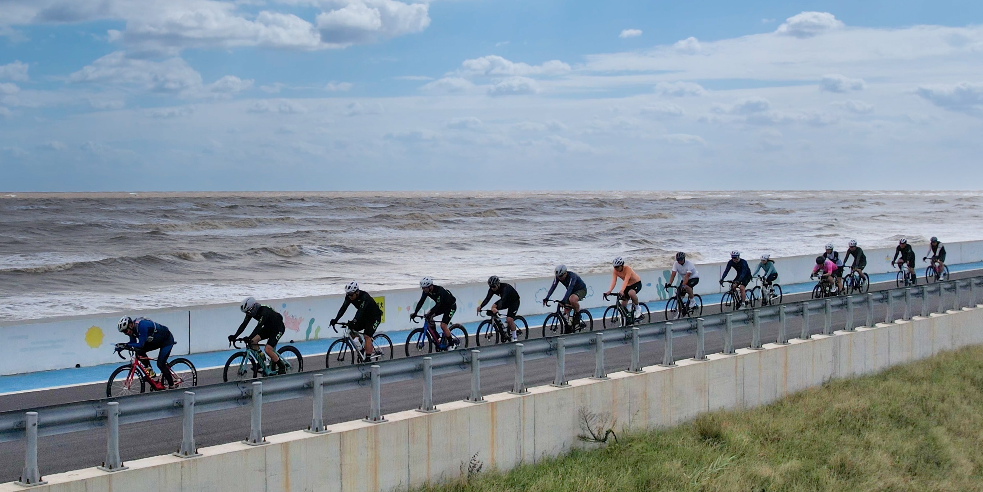 江海岸线成最美赛道