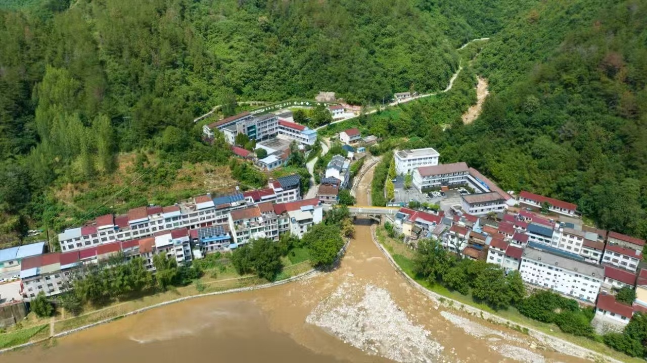 便民爱心桥解决群众出行难