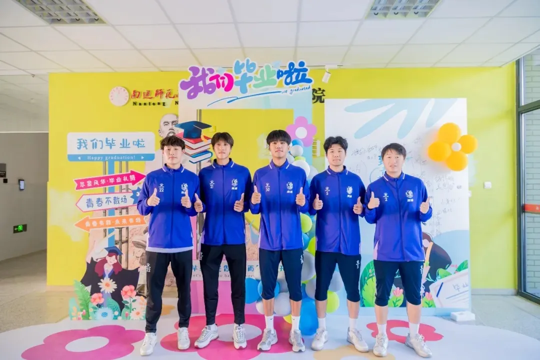今年6月18日，程薛坤、郭凯楠、张奕安、薛天翼、李董镭返回母校通师高专参加毕业典礼