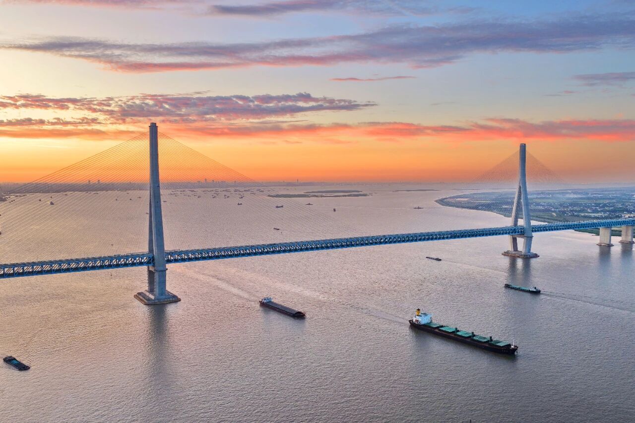 航拍沪苏通大桥。（资料照片） 许丛军 摄