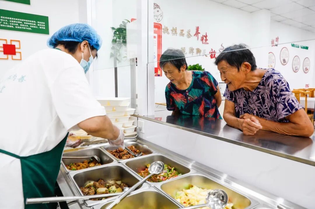 社区食堂老年助餐服务点。顾彬斌 摄