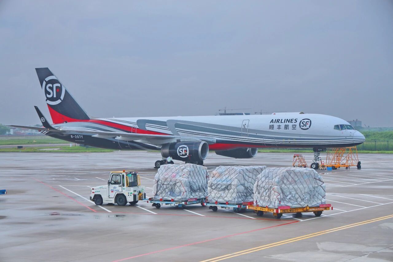 南通兴东国际机场顺丰全货机运输忙。许丛军 摄