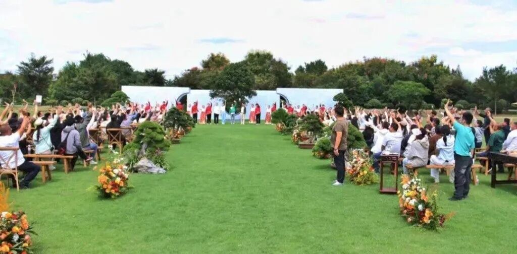 钱长村草坪婚礼。