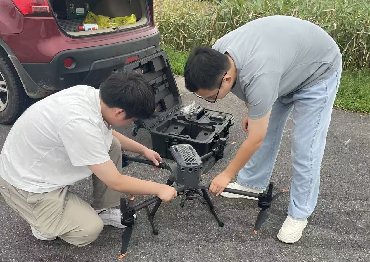 南通大学王晗教授团队开展无人机数据采集