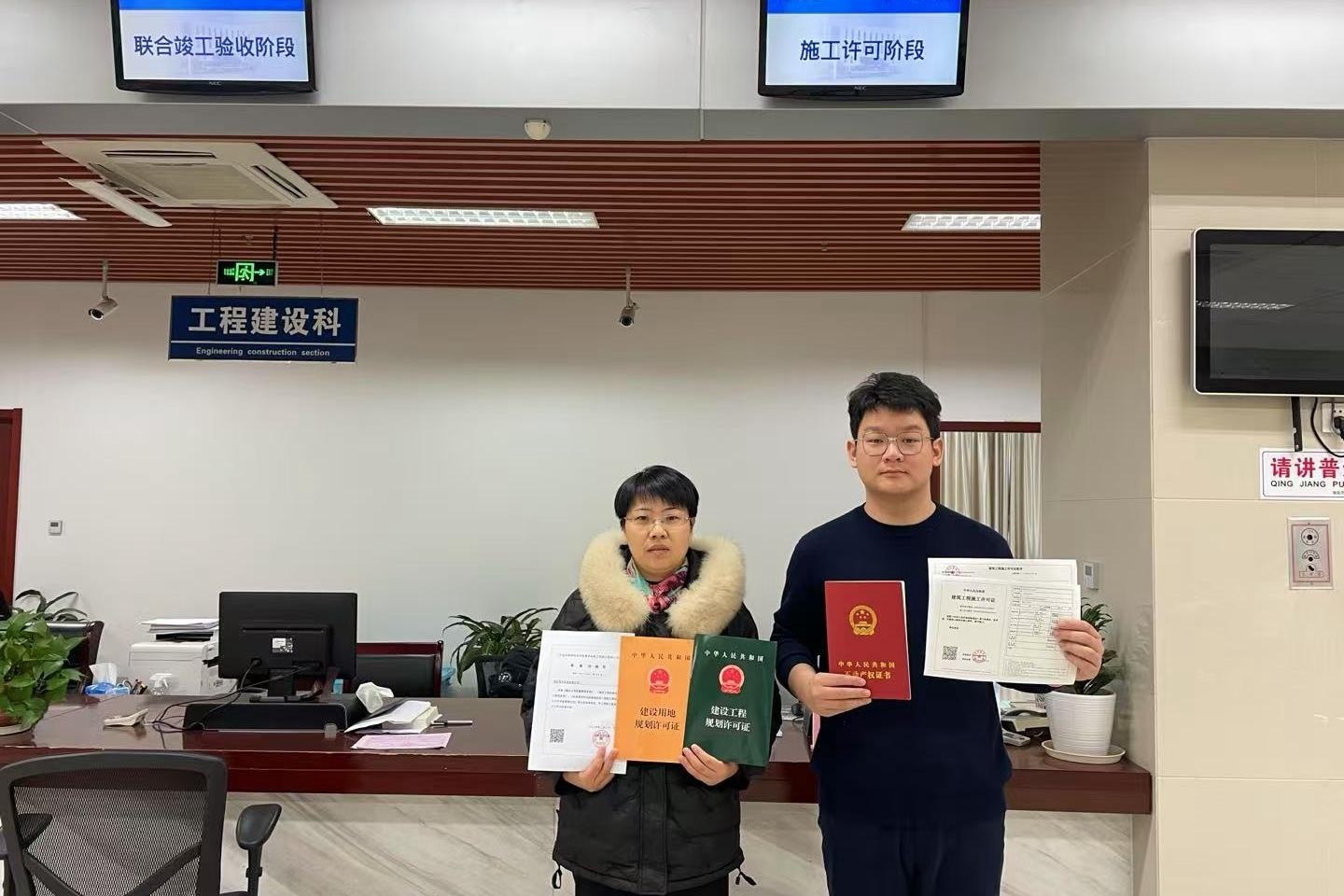 海安市数据局针对工程建设项目进行“一站式服务”,企业一日办结,“六证”齐发,压缩审批时间90%以上。