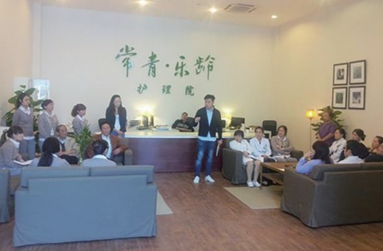 2012年，顾淼创办常青乐龄护理院。