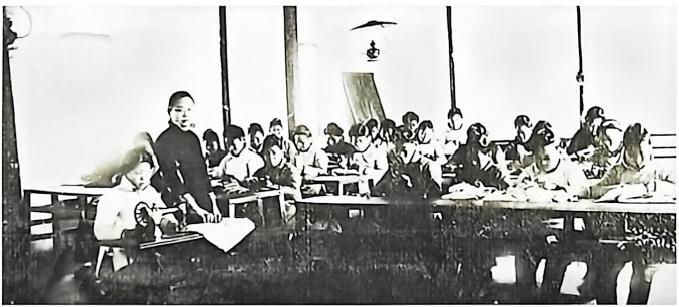 女子师范学校附属小学学生缝纫实习.png